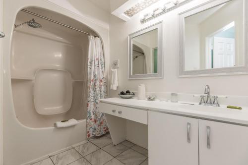 Laguna Madre Sunset 305 by Padre Escapes - image 10