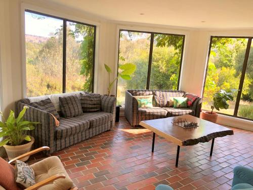 Kilátás, Belkampar Retreat - Authentic Farm Style Home - Perfect For Families and Large Groups! in Bonnie Doon