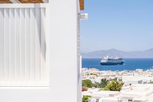 372185025 Rochari Hotel