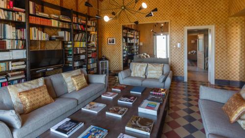 Six-Bedroom Villa  image 10