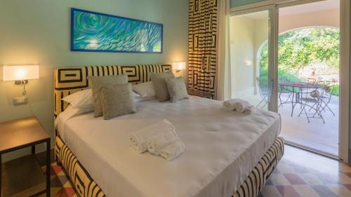 Six-Bedroom Villa  image 5