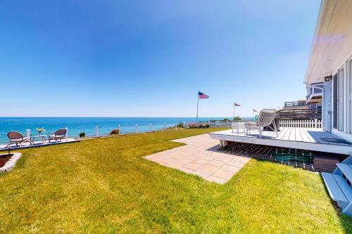 Waterfront Escape in Nameloc Heights, USA