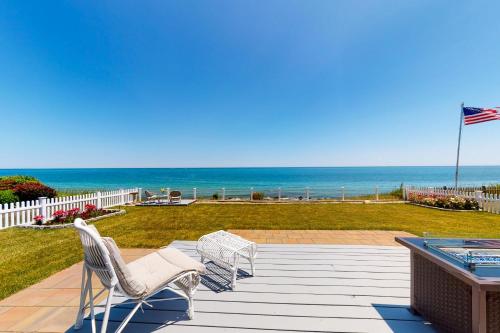 Waterfront Escape in Nameloc Heights, USA
