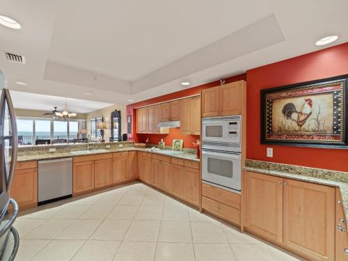 La Vistana 703 3 Bedroom Gulf Front Heated Pool Spa WiFi Sleeps 8 - image 2