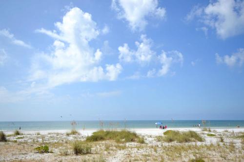 La Vistana 703 3 Bedroom Gulf Front Heated Pool Spa WiFi Sleeps 8 - image 11