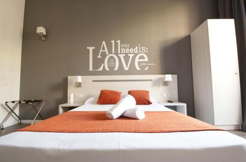 Hostal Live Barcelona - main image