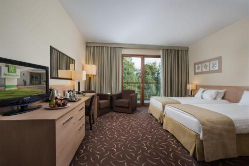 372197130 Holiday Inn Resort Warsaw Józefów by IHG