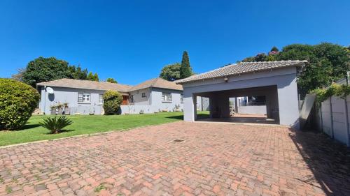 4 bedroom house in Glenhazel for family, friends and leisure