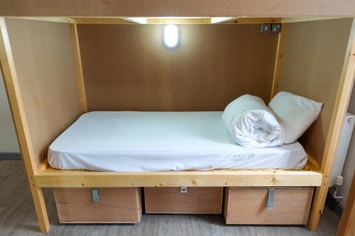 Cwtsh Hostel Room Type - Bunk Bed in 10-bed Female Dormitory Room