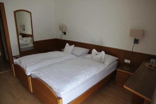 Garni Hotel Max - Tap to explore photos