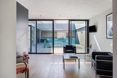 Can Artists La Loge