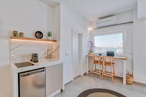 Nautica Suites - Modern Seaview Suite in 安蒂帕羅斯