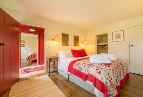 Snow Hall Barn - image 3