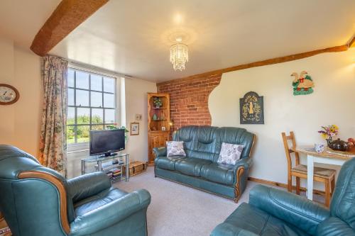 Honeypot Cottage - image 11