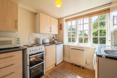 Honeypot Cottage - image 4