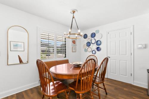 Beach Gem 3 BRs Walk to Beach WiFi Sleeps 5 - image 10