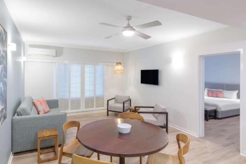 One-Bedroom Apartment image 6