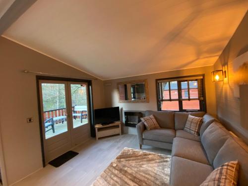 L19 - Penrhyn Spa Lodge with Hot Tub photo 4