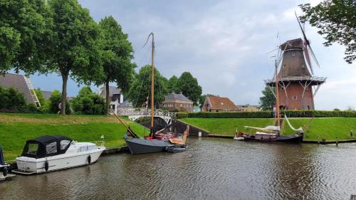 Renovated familychalet 'De Schaapskooi', 6-persons, a big private garden near the coast of the Netherlands