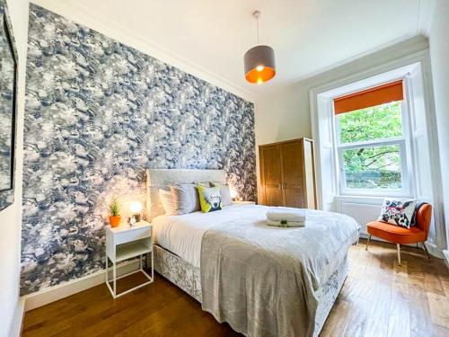 Desirable 2 Bed Apt Near Edinburgh Castle 2