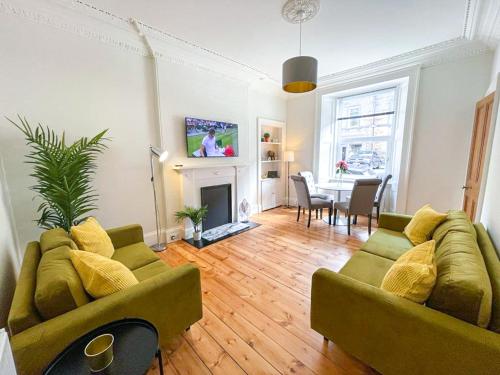 Desirable 2 Bed Apt Near Edinburgh Castle