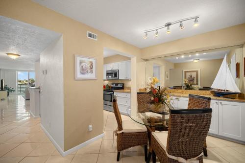 Bahia Vista 14-361 Isla Del Sol 2 BR Heated Pool Spa Near Beach WiFi - image 7