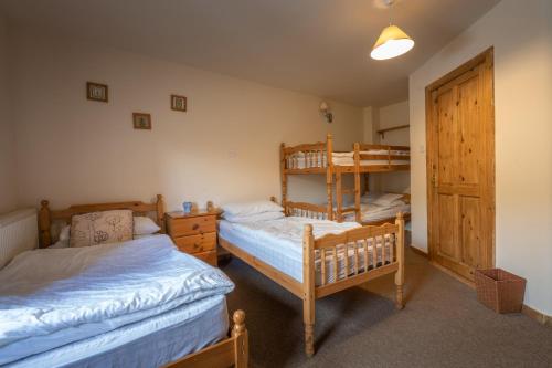 The Holmes Barn - Sleeps 16 - Peak district