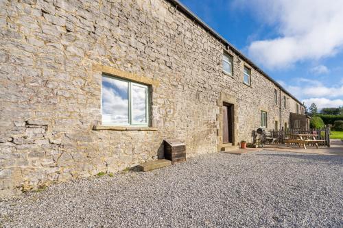 The Holmes Barn - Sleeps 16 - Peak district