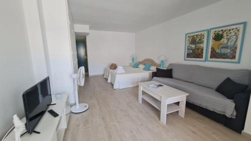  Apartamento reformado en Sotogrande con piscina y garaje in 11310 Sotogrande