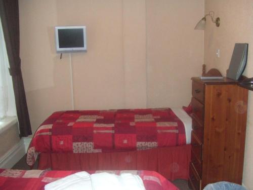 Family Room (2 Adults + 1 Child) image 4