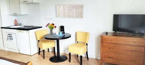 設施, Villa Rose de Mons - Résidence Services Senior (Villa Rose de Mons - Residence Services Senior) in 拉布雷德