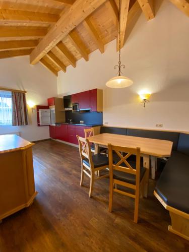 2 bedrooms, 3 beds