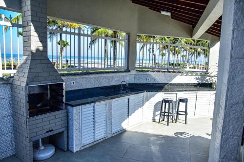 Balcony/terrace, Casa beira-mar c piscina churrasq Praia Grande SP in Solemar
