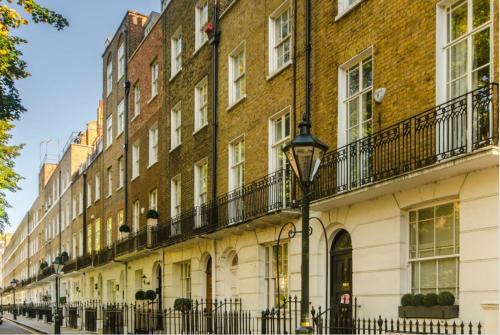 spacious Knightsbridge flat, Londýn