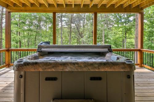 Highlands Retreat the Perfect Cabin for your relaxing experience in Mineral Bluff, USA