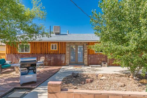 Topo - In-town Rancher W- Backyard Oasis!