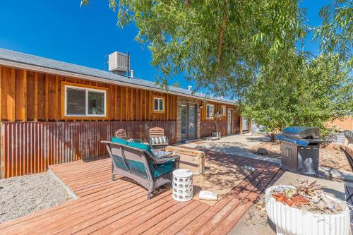 Topo - In-town Rancher W- Backyard Oasis!