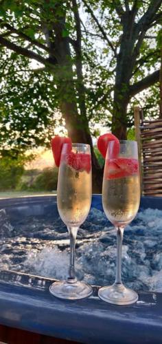 Romantic Shepherds hut with stunning sunsets in Hollingbourne