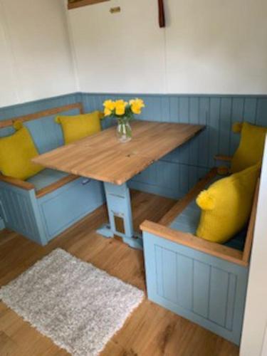 Romantic Shepherds hut with stunning sunsets in Hollingbourne