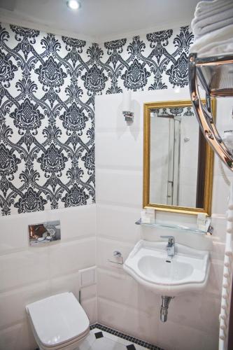 Hotel Gal - image 8