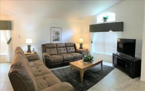 18 Sunrise House - main image