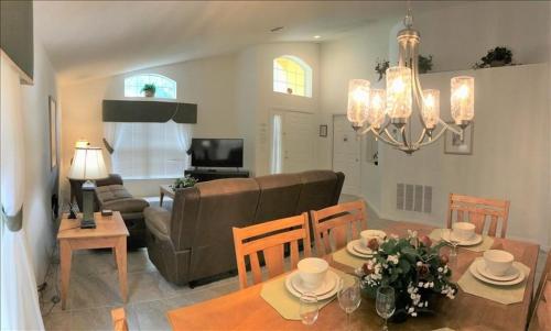 18 Sunrise House - image 7