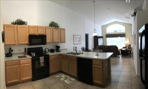 18 Sunrise House - image 7
