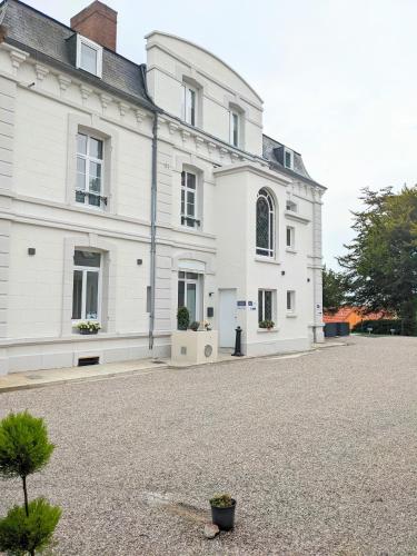 Hôtel Échappée en Baie - Parking privé gratuit dont forfaits bornes électriques réservable 4