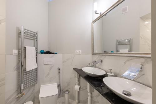 Designer Luxury Home in The Jewish Quarter - image 2