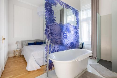 Designer Luxury Home in The Jewish Quarter - image 4