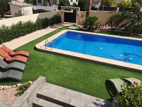 Villa with serene mountain views. Spacious garden with 10x5m pool.