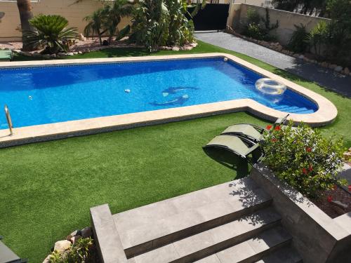 Villa with serene mountain views. Spacious garden with 10x5m pool.