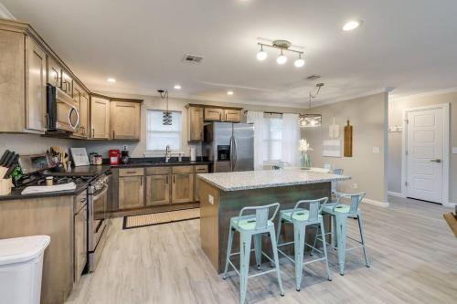 3 BR Newly Remodeled Home With Farm Style Decor