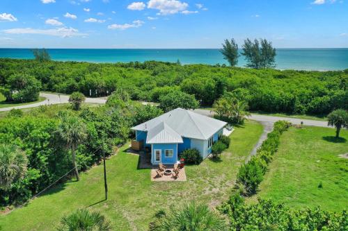 Hutchinson Island Cottage: Steps to the Beach - Saint Lucie, FL